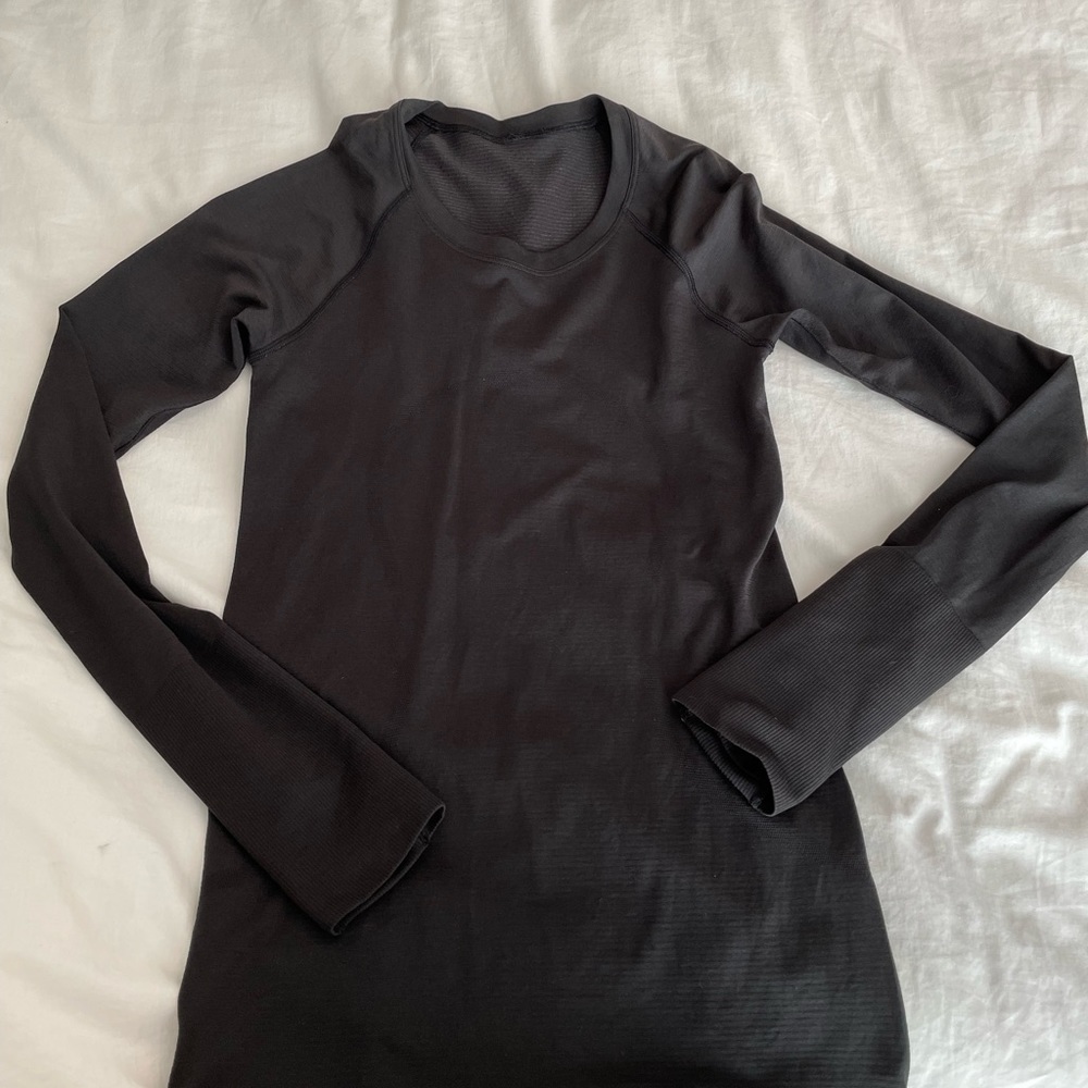 Lululemon black long sleeve swiftly tech